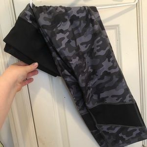 Athletic capris/yoga pants